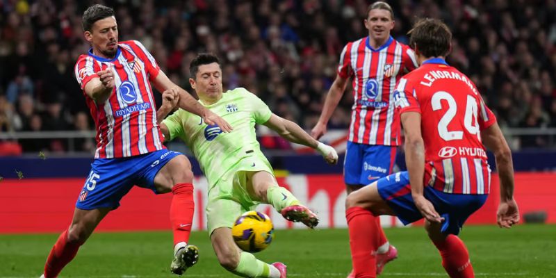Soi kèo Atletico Madrid vs Barcelona sở hữu phong độ trái ngược